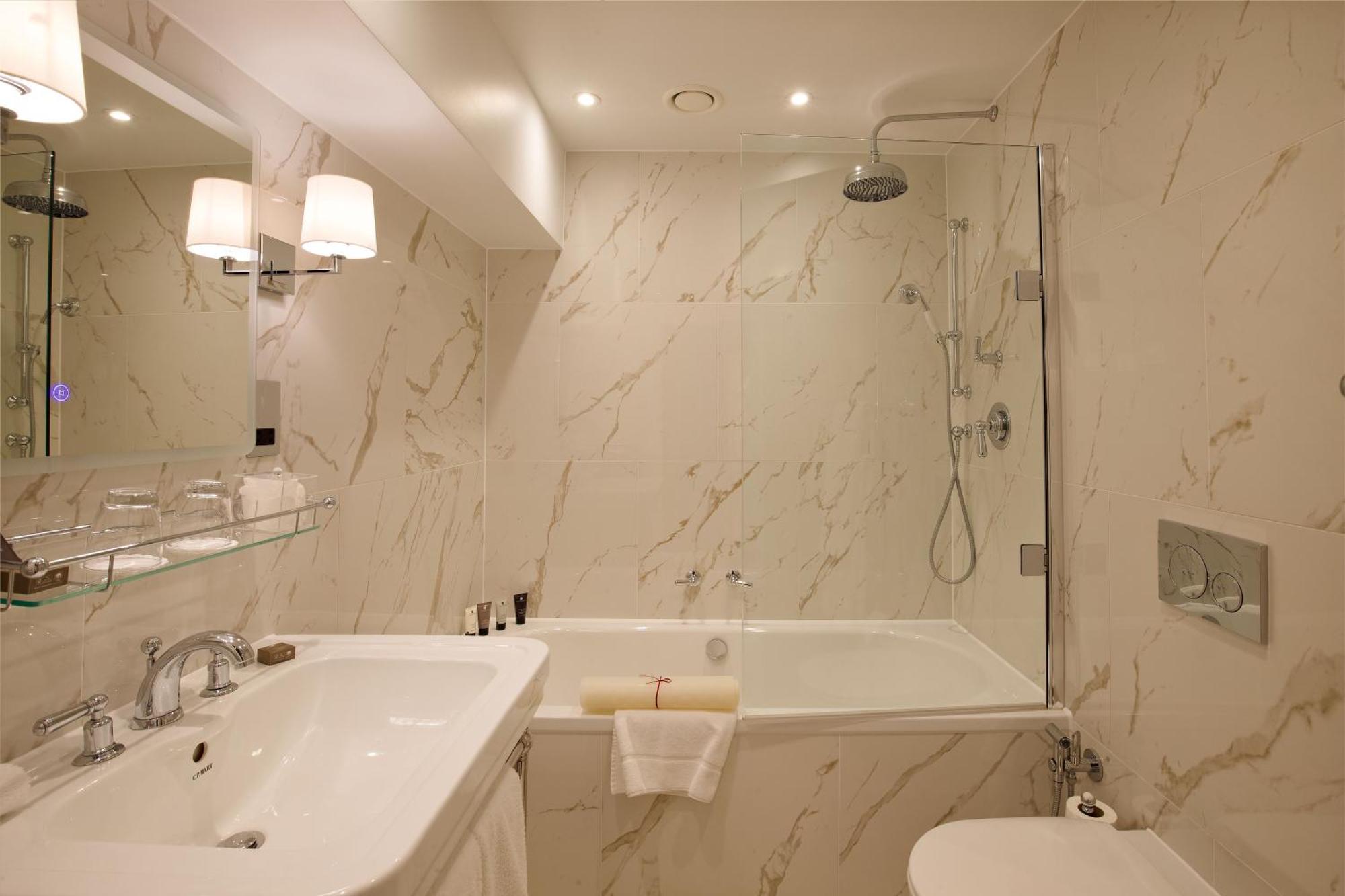 Hyde Park Suite